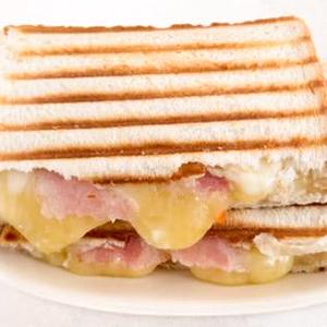 ポテサラ・ベーコン・チーズのホットサンドセット(通常より150円お得です。))