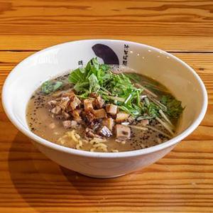 鶏がら黒湯 Chicken Bones ＆ Black Broth