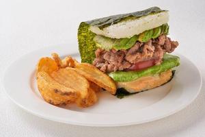 ビーフアボカドバーガー