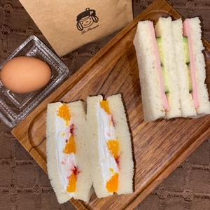 2種サンド(フルーツ＆ハム)のモーニングセット(フレーバーティーバッグ付) Double Sandwich
