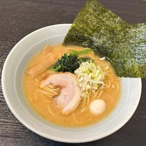 家系醤油豚骨ラーメン   soy sauce Pig bones ramen