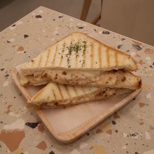 ツナマヨチーズサンド