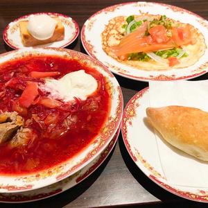 「サーモンのブリニ包み」セット Salmon with Pancake / Borsch / Meat Piroshki / Sharlotka Cake