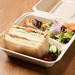 信州サーモンとアボカドのサンドイッチ Shinshu Salmon and Avocado Sandwich