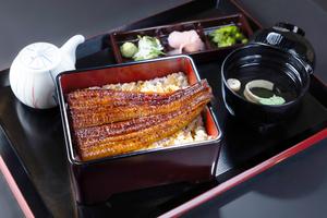 鰻重【上】 梅(鰻1/2尾)※お漬物、お吸い物、ワサビ付