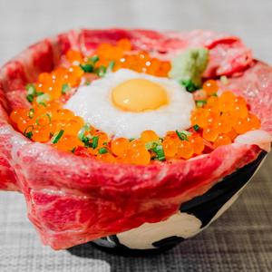 6.炙り牛とろ山かけ月見いくら丼 牛とろ増し