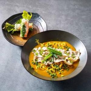 カレー麺+生春巻きセット Curry noodles