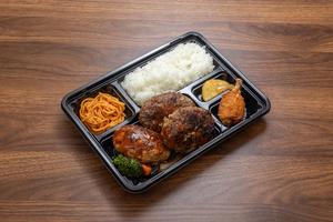 炭火焼トリプルバーグ弁当 神戸牛2個、白金豚1個 ライス付き