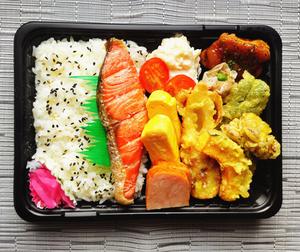 彩り幕の内弁当