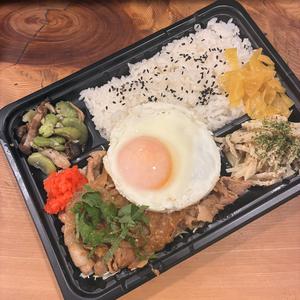 目玉焼き付き!豚バラ肉の生姜焼き弁当