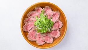 国産牛ももの柔らかローストビーフ丼120g