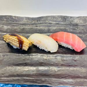 中とろ、平目の昆布締め、煮穴子の炙り3貫盛り