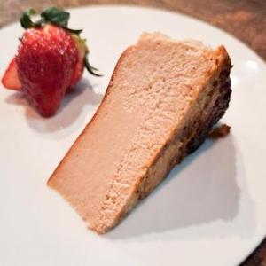 世田谷産イチゴのバスクチーズケーキ