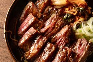 定番！にんにく醤油 特製焼肉たれ [上]厚切り牛ハラミ丼/ 150g