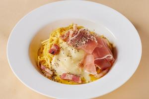 たっぷりチーズと厚切りベーコンのカルボナーラ Cheese and Bacon Carbonara