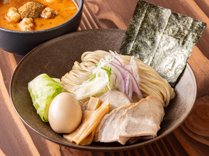 牛モツつけ麺 煮卵入り 赤