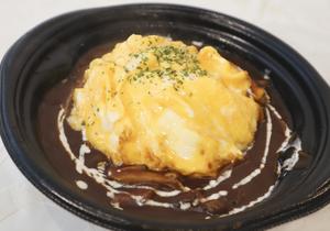 作りたて・フワとろ卵のオムハヤシHashed Beef and Omelette