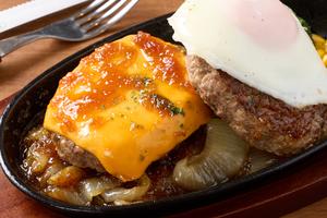 【おすすめ】チーズ＆月見のダブルハンバーグBOX Cheese ＆ Fried Egg Double Hamburg