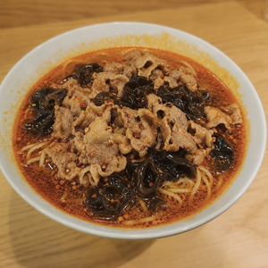 肉とキクラゲの麻辣湯
