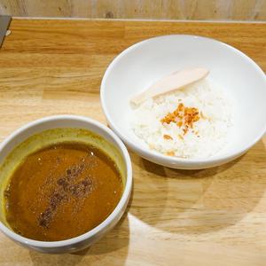 魚介豚骨チキンカレー(フライドオニオン、しっとり国産鶏胸肉1枚)