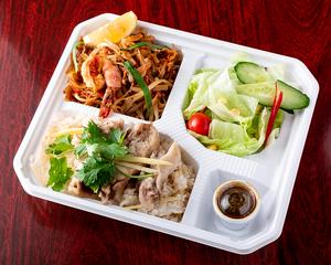 アジアンダイニングバー SAPANA(サパナ) 女性支持率No.1!カオマンガイ&パッタイDeli Khao Man Gai & Pad Thai Deli