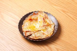 チーズとハチミツピザ風