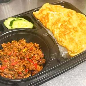 クアクリン・ムーターメリックを使った牛肉の激辛カレーペースト炒め+ご飯+タイ風卵焼き ++
