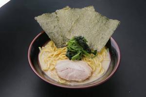 定番豚骨ラーメン