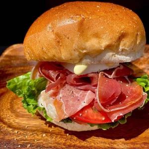 溢れ生ハムバーガー【ポテト付き】