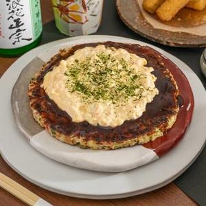 ふわとろお好み焼き(タルタル卵のせ) Fluffy Okonomiyaki (with Eggs and Tartar Sauce)