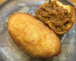 うま辛カレーパン「辛」