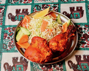 タンドリーチキン Tandoori Chicken(2pcs・サラダ付き)