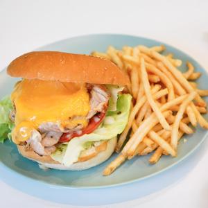 チーズチキンバーガー【フライドポテト付き】
