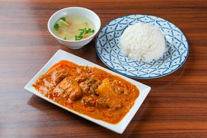 揚魚のレッドカレー炒め