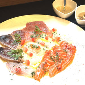 本日鮮魚のカルパッチョ 2種のソース