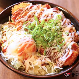 韓辛味噌マヨかつ丼