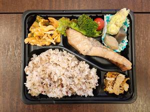 鰤西京漬け弁当プリンつき