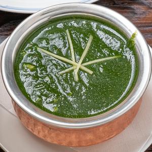 香ばしいニンニクのほうれん草カレー