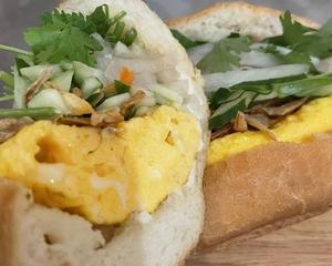 玉子のバインミー Egg Banh Mi(オムレツ)