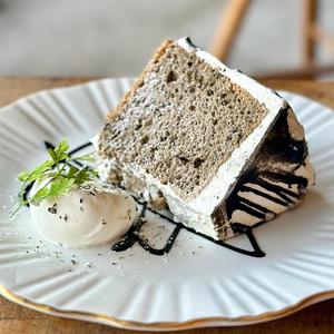 黒ゴマシフォンケーキ