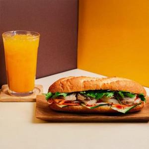 ヌックマム漬け豚肉バインミー ジュースセット Pork Marinated in Nuoc Mam Banh Mi - Juice Set