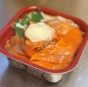 丼丸 サーモンづくし丼