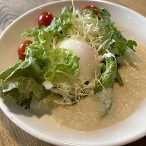 とろろ温泉玉子サラダ
