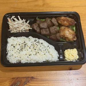 サイコロステーキ弁当 からあげ付き