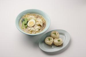 焼小籠包3個+台湾醤油雲呑麺