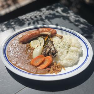 骨付きソーセージのごちそう焼野菜カレー