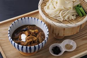 黒カレー肉汁うどん