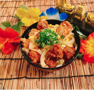 唐揚げ卵とじ丼