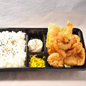 ジョニーのからあげ 【弁当】出汁ミックス弁当(出汁もも、醤油むね) Bonless Fried Chicken Bento Box 小(約4ヶ)S(About 4pcs)