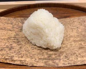お米のうまみ 塩むすび